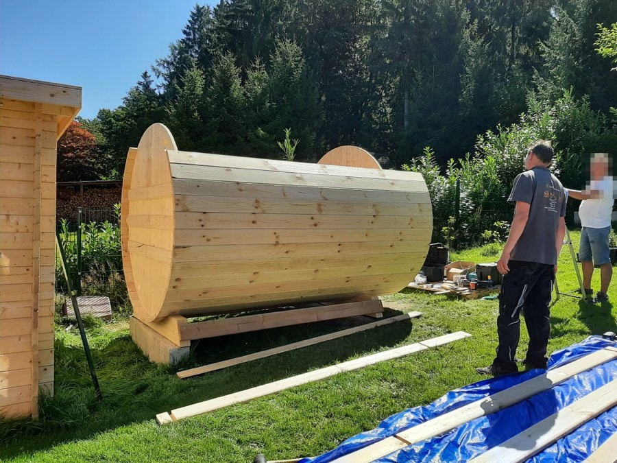 Fertige Fasssauna, kurzer Moment zum Durchatmen