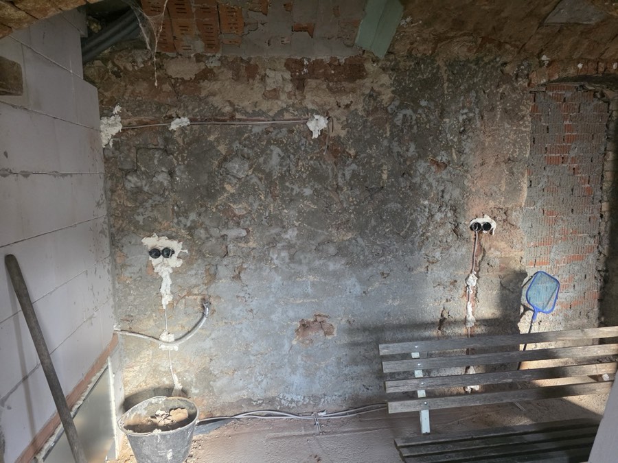 Elektroinstallation in der Wand